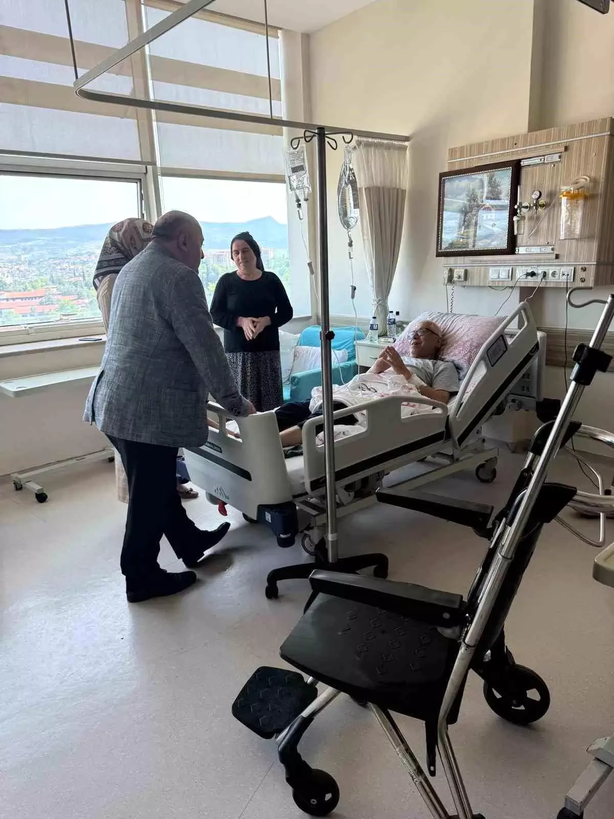kurban-bayraminda-hastalara-ziyaret-uWjvJOHN.jpg