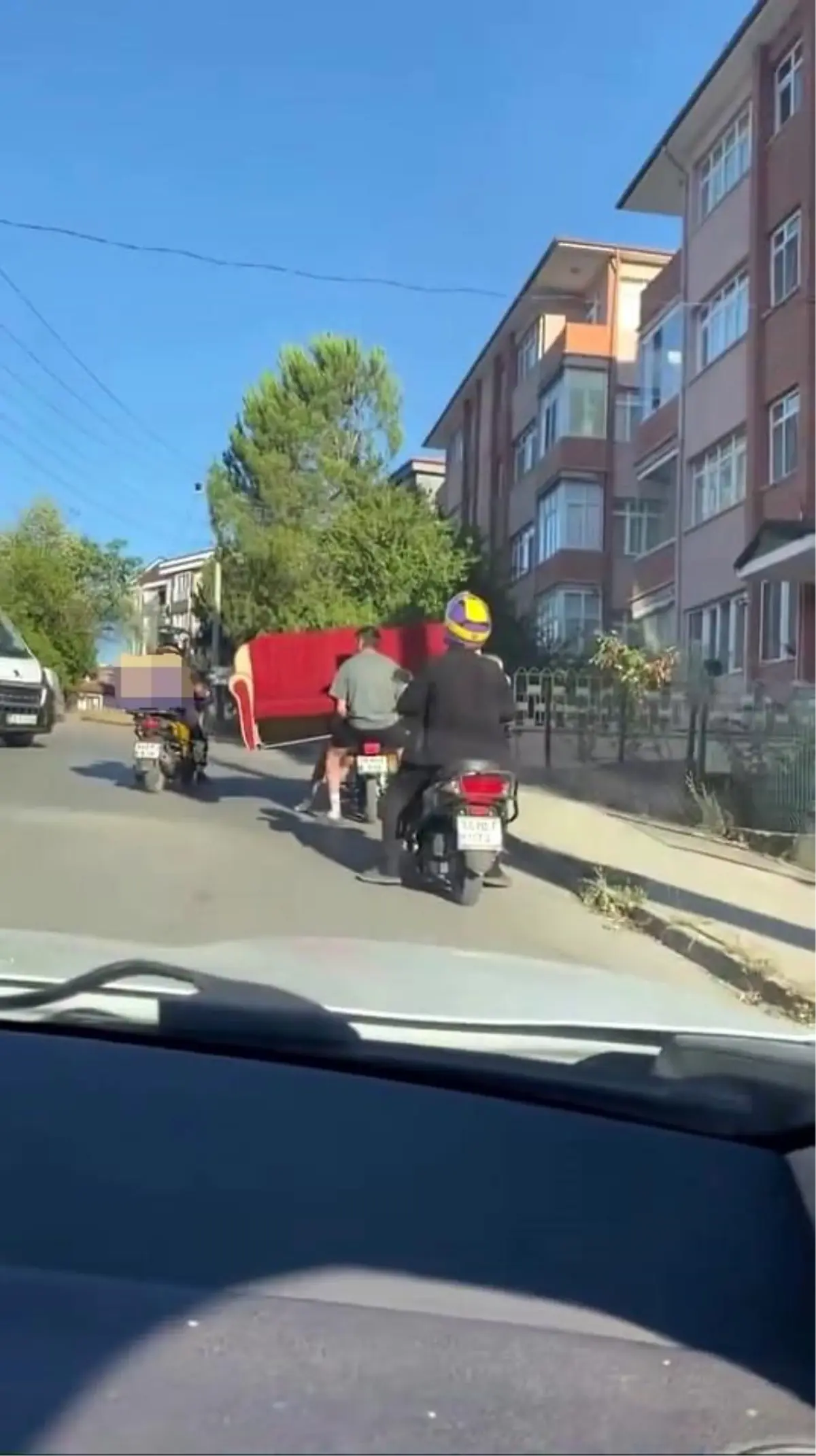 motosikletten-koltuk-tasiyanlarin-tehlikeli-seyahati-r3WZQGhQ.jpg